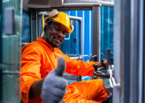 Crane Operator Jobs in Singapore with Visa Sponsorships – Earn Up to $3,800/Month