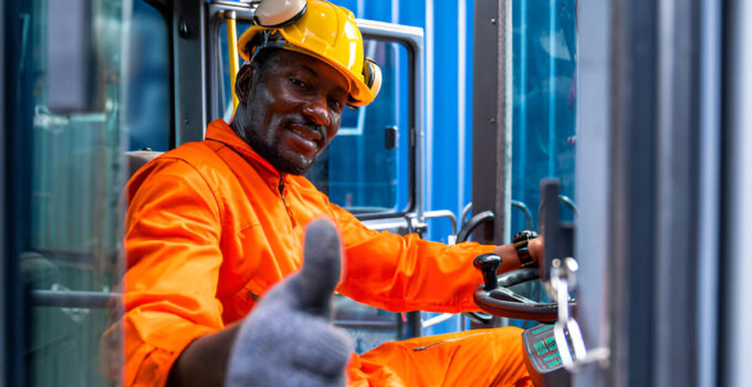 Crane Operator Jobs in Singapore with Visa Sponsorships – Earn Up to $3,800/Month